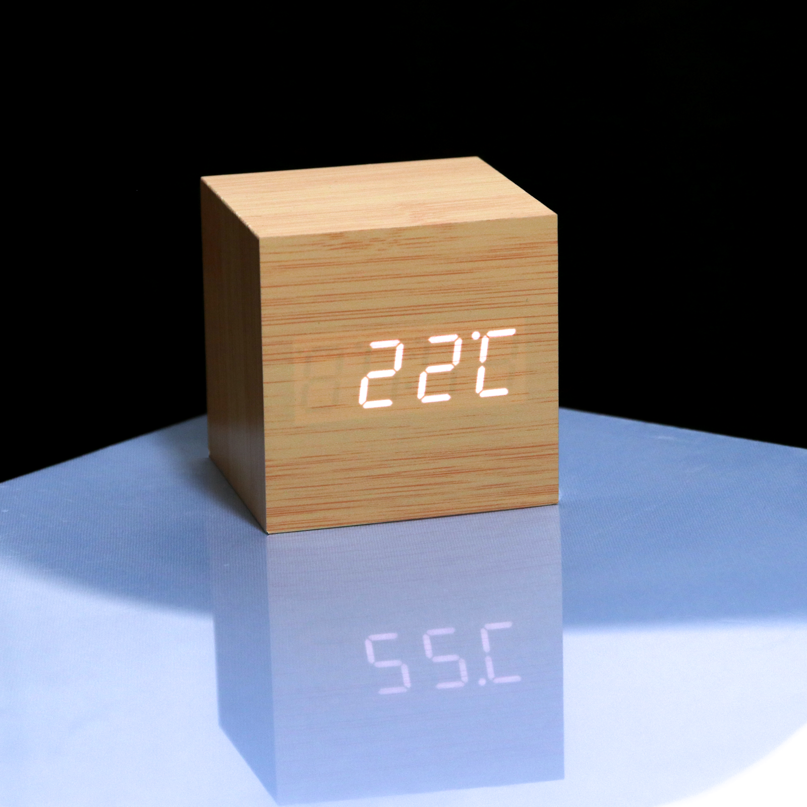 Eco-friendly wood cubee alarm clock with LED temperature display. Modern cube design ideal for bedside or home decor, USB or battery powered.