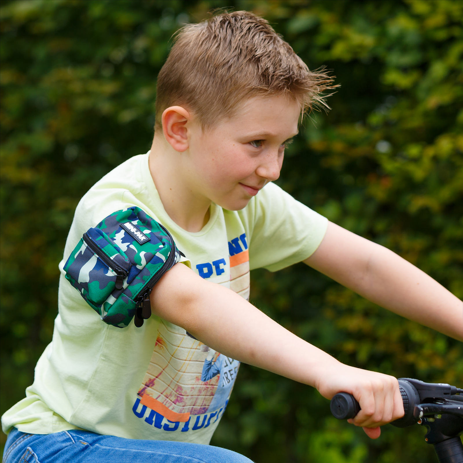 The MINI-PAK arm bags are the unique and clever way to store all your essential accessories on your arm.