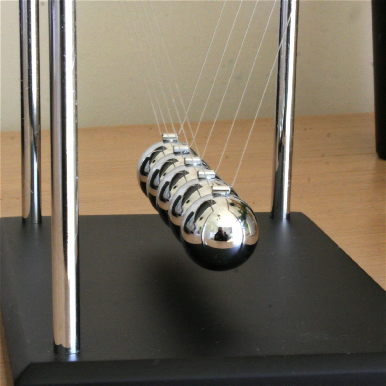 Newton's Cradle - B Cool 2