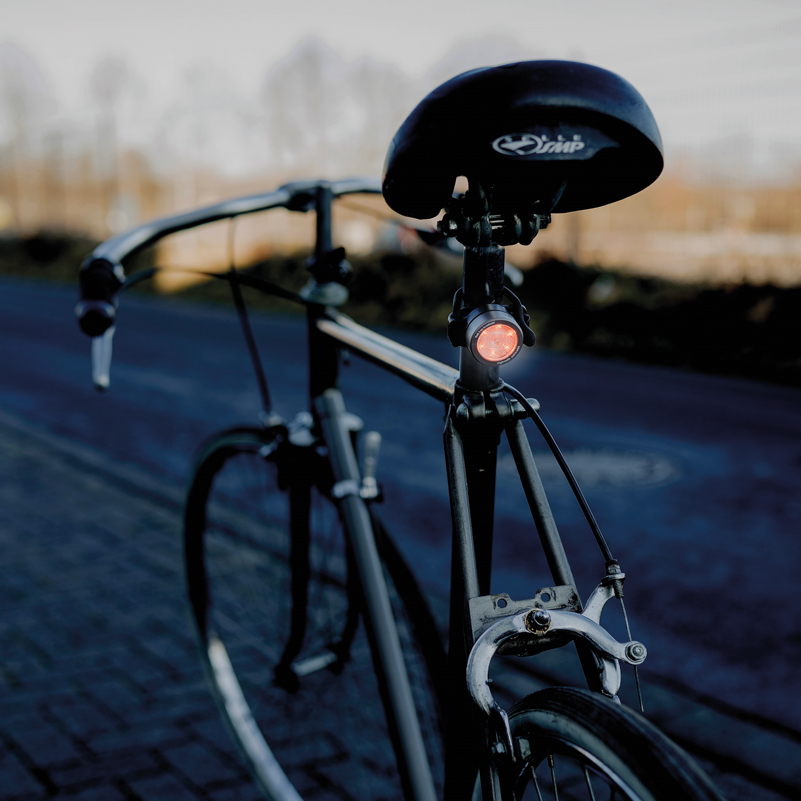 A torch and a safety light as you bike through the night is a must for everyone, the warning light is a way of letting others know that you are there, Troika Eco Run Pro is a more improved version of the older torch. A rechargeable LED safety light that can be used in any other outdoor activities thanks to the belt clip and the silicone strap
