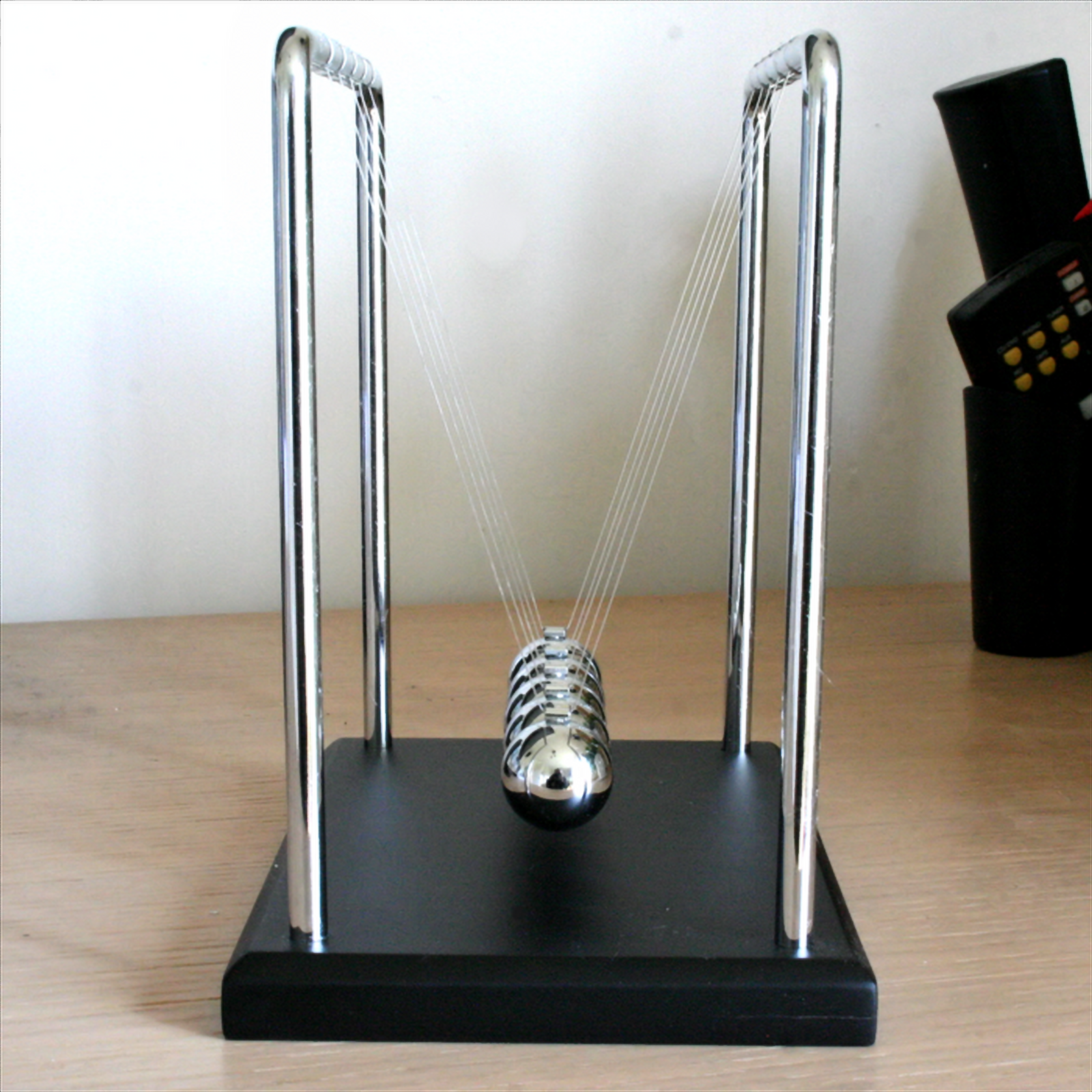 Newton's Cradle - B Cool 2