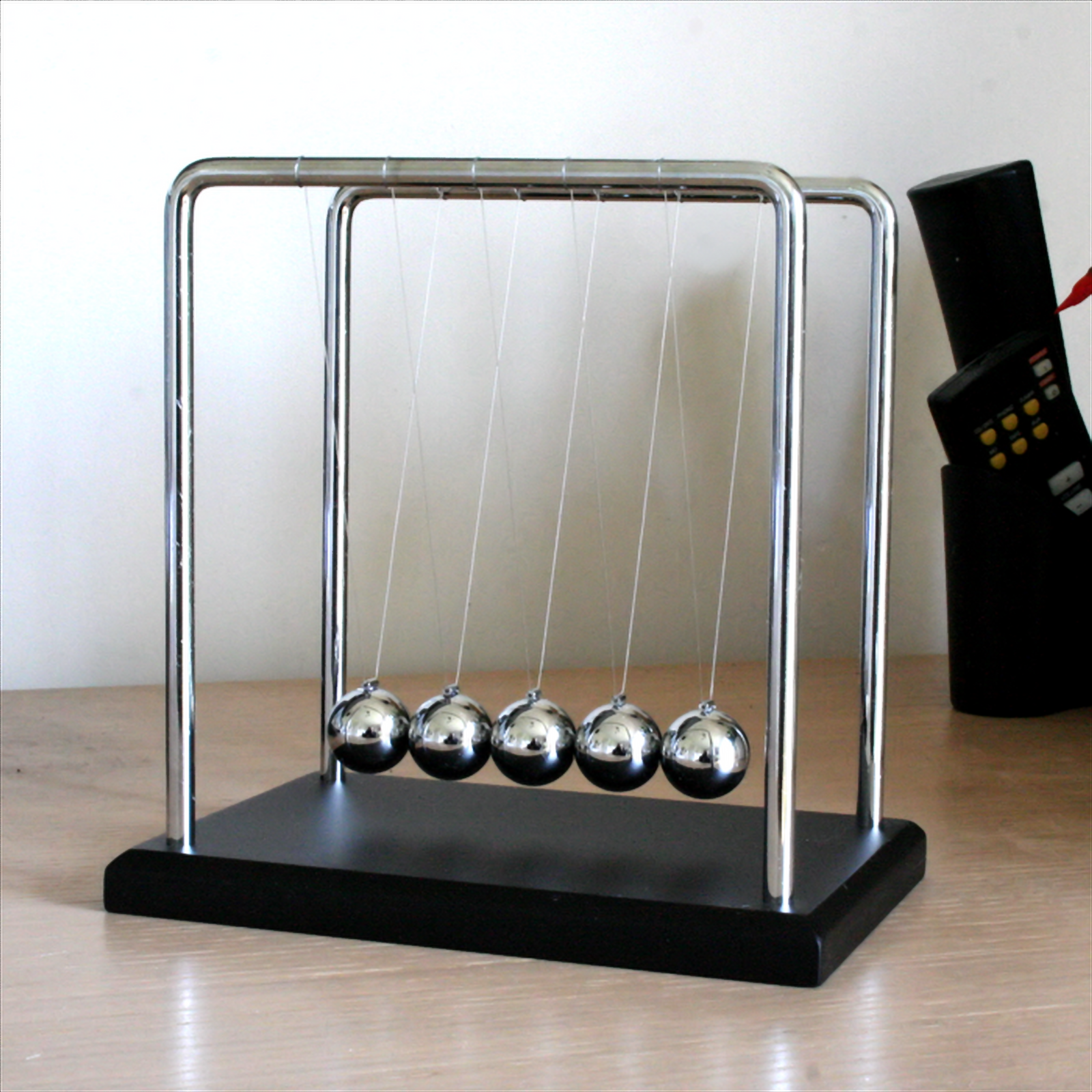 Newton's Cradle - B Cool 2